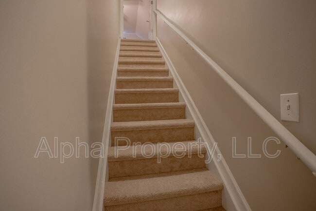 Building Photo - 15 Avalon Ct