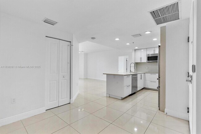 Building Photo - 1250 S Miami Ave