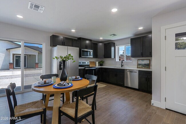Building Photo - 454 S Pioneer