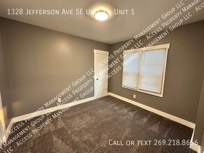 Building Photo - 1328 Jefferson Ave SE