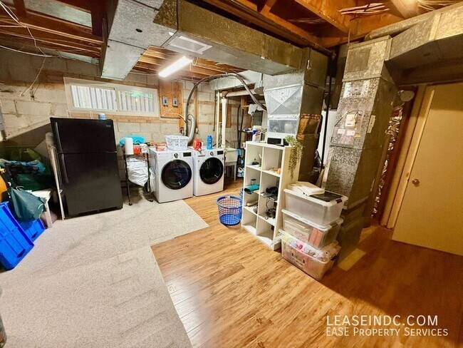 Building Photo - 6424 Hollins Dr