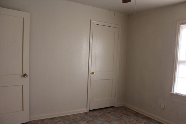 Building Photo - 5 Minutes from Tinker!!!