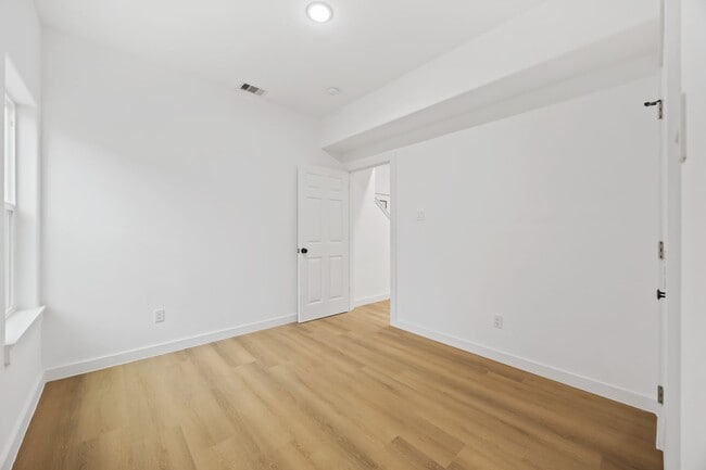 Building Photo - ? 3 Bed / 2.5 Bath Duplex – Spacious & Move-In Ready! ?