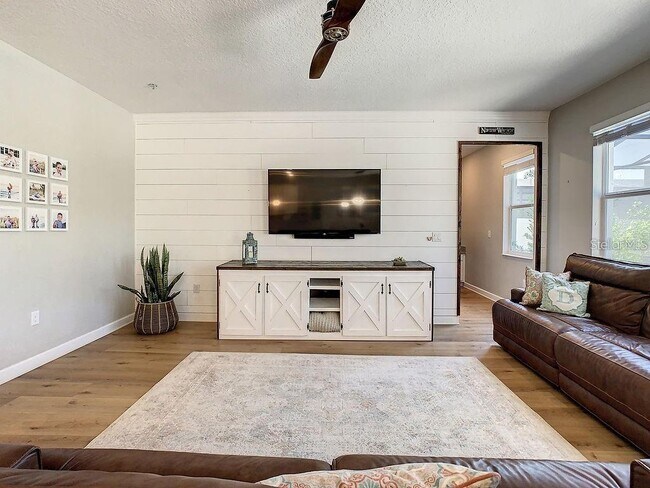 Building Photo - 10264 Love Story St