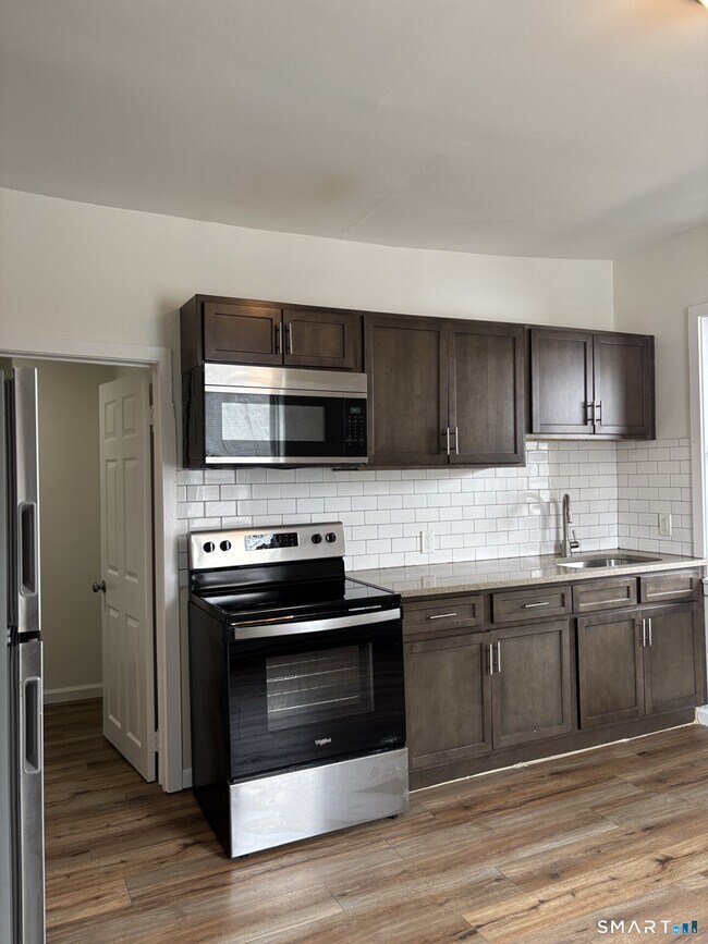 Building Photo - 110 Rockwell Ave