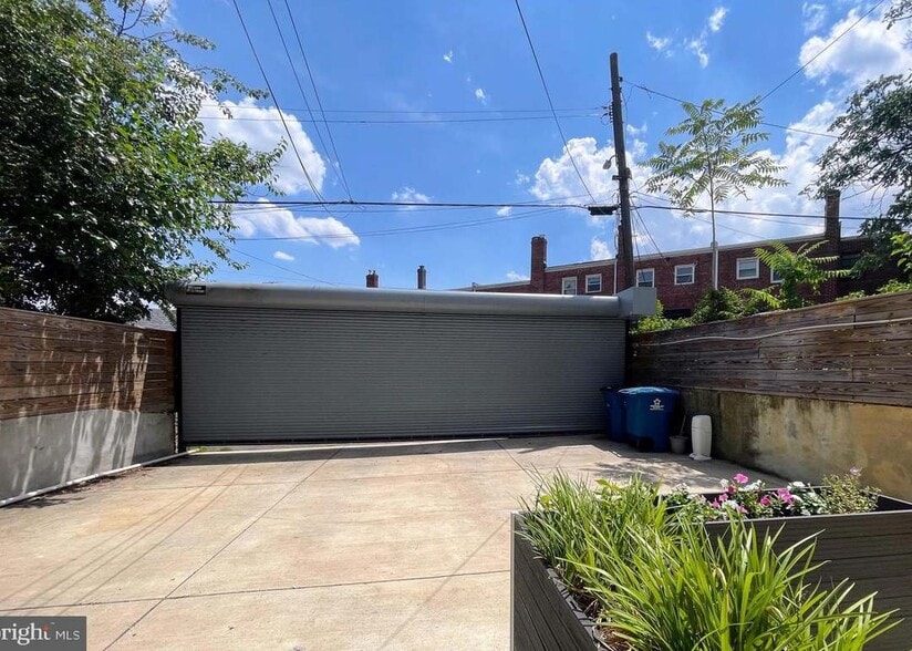 Dedicated Garage Parking - 1355 Bryant St NE