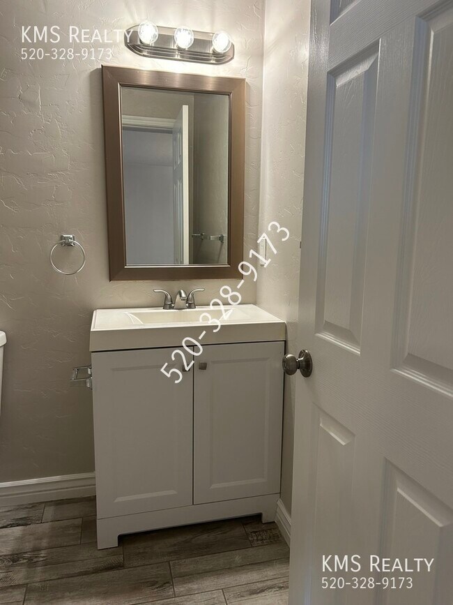 Building Photo - 302 E District St