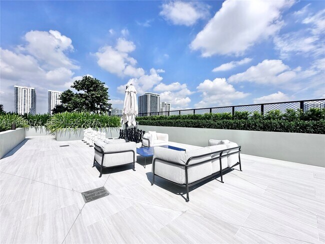 Building Photo - 1400 Biscayne Blvd