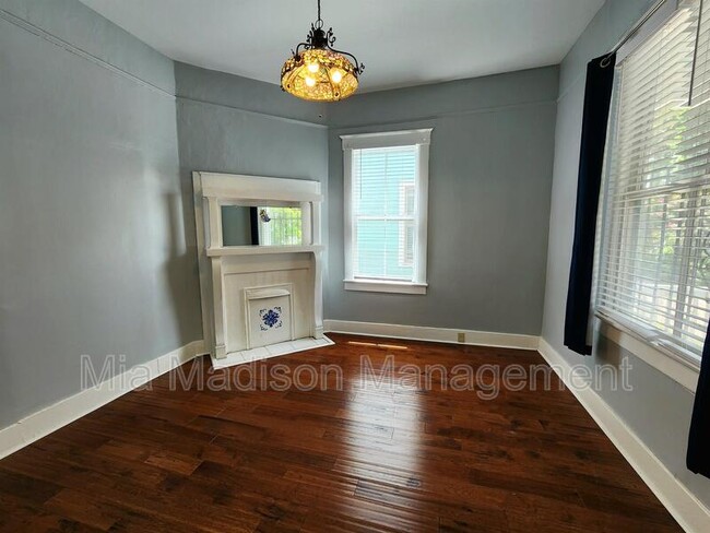Building Photo - 416 E 31st St