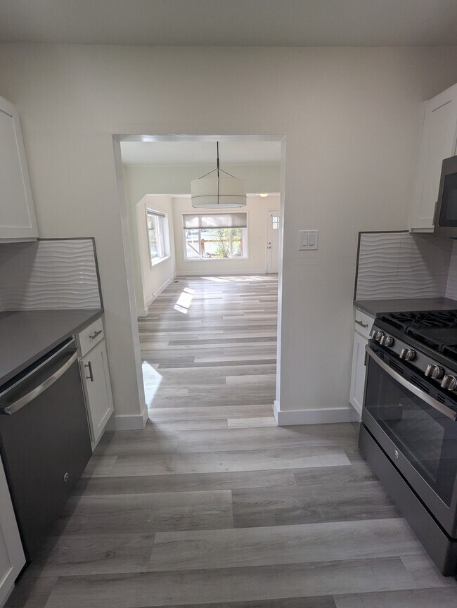 Building Photo - 402 NW 12th St