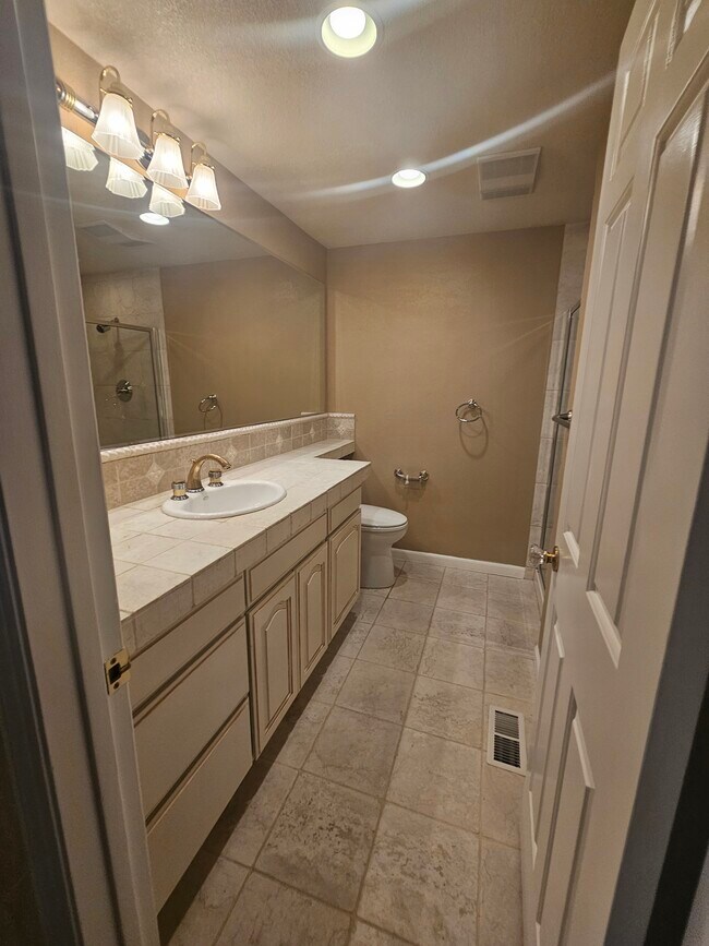 Building Photo - 45 Mainprice Ct