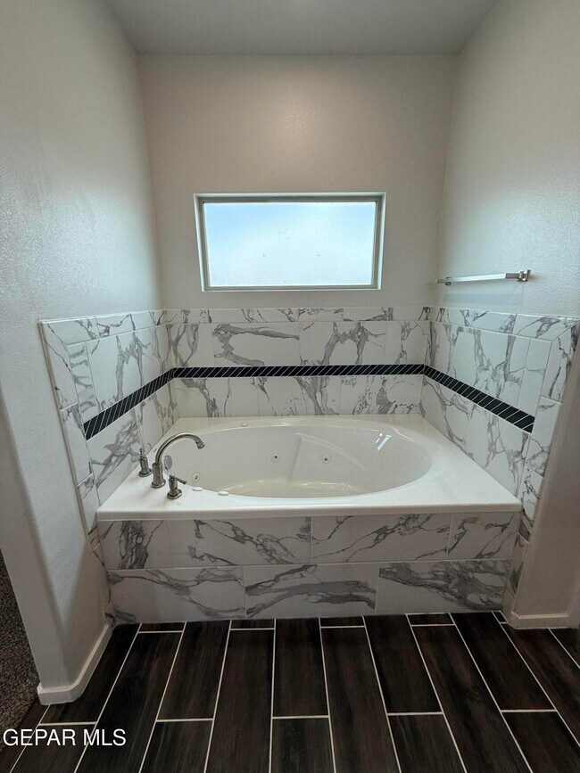 Building Photo - 804 Blingwood