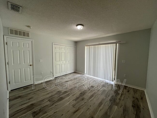 Building Photo - 2049 Whispering Trails Blvd
