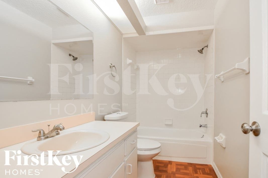 Building Photo - 7901 Sioux Ln