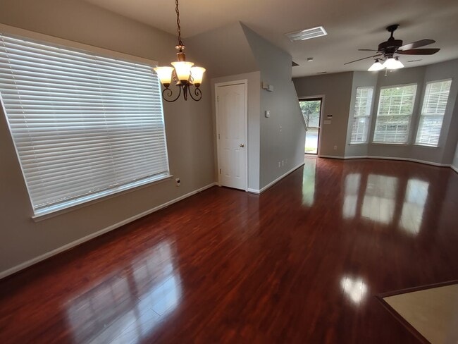 Building Photo - Cozy Townhome located in the popular Prosp...