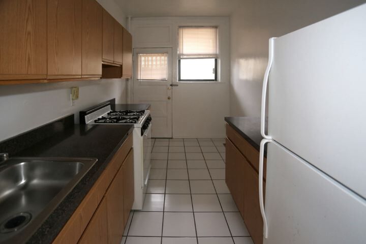 Building Photo - 838 W Wavelande