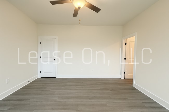 Building Photo - Spacious 3 Bedroom Home in Chalet Ridge with Large Yard