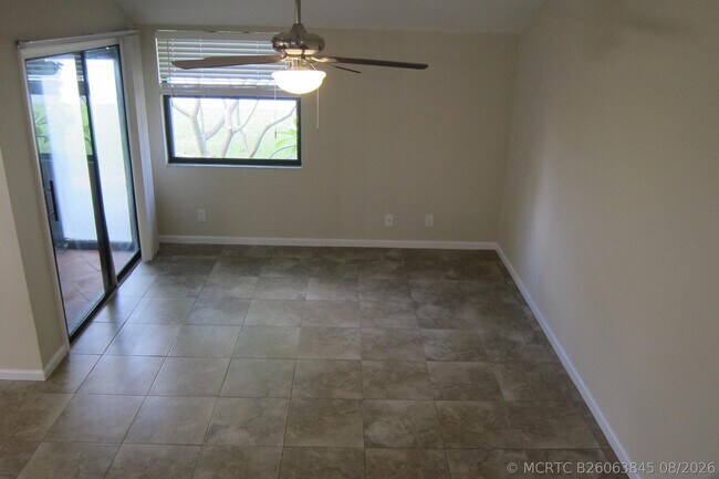Building Photo - 1517 Woodbridge Lakes Cir