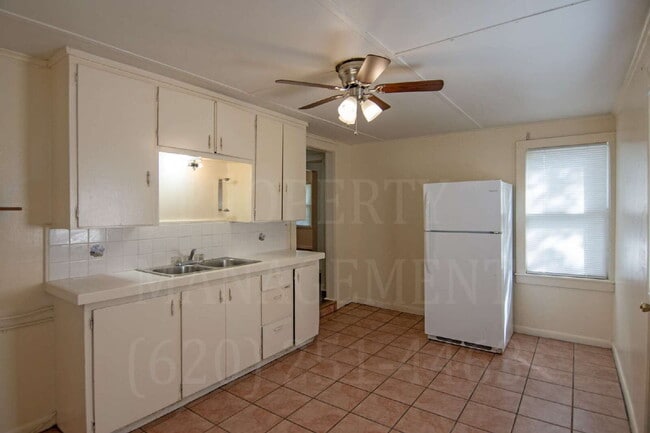 Building Photo - 2-Bedroom 1- Bathroom Home