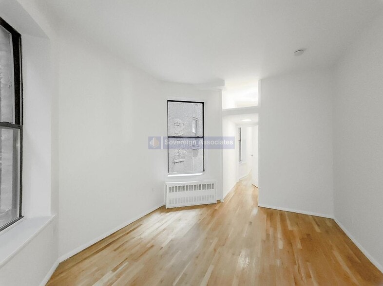 Building Photo - 208 W 82nd St