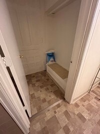 Building Photo - 2 Bedroom 1 Bathroom Apartment