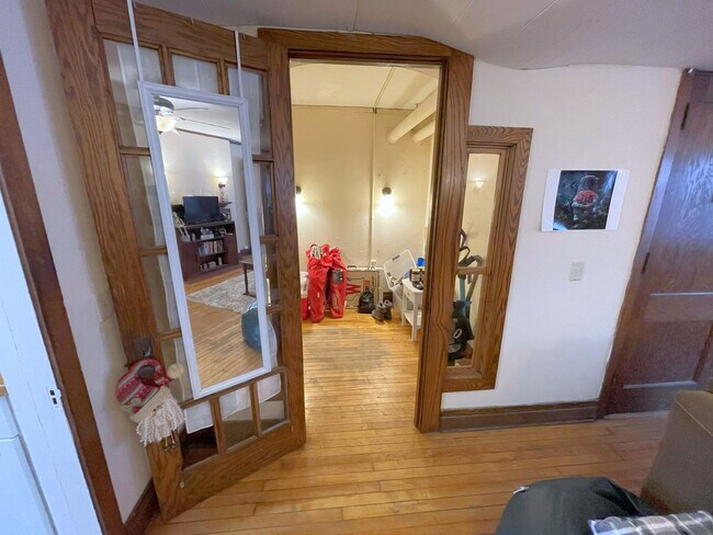 Building Photo - 46 N Breese Terrace