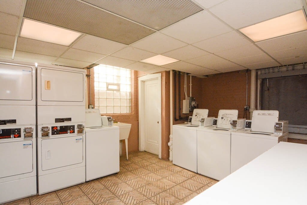 Building Photo - 516 W Melrose St