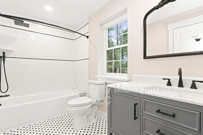 Building Photo - 5565 Pennell Rd