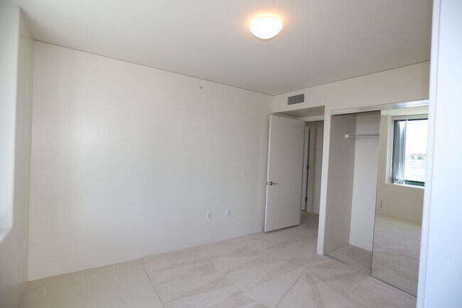 Building Photo - Hawaiki Tower - 2 bedroom, 2 bath with 2 c...
