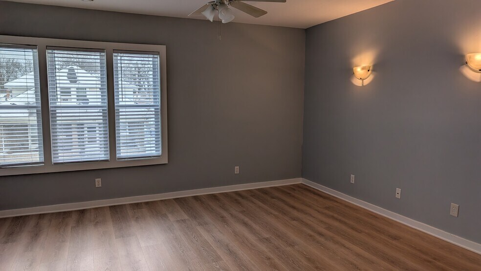 Living Room - 517 E Barker Ave