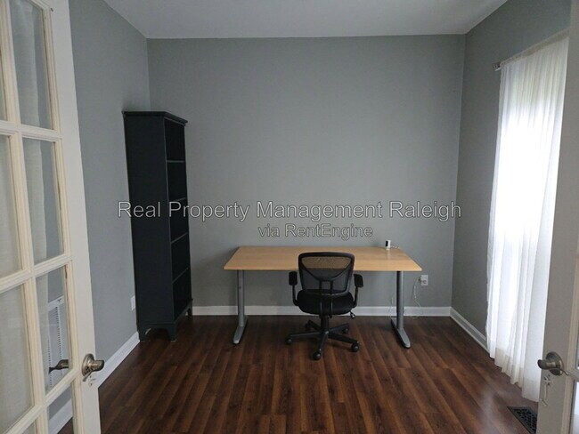 Building Photo - 8500 Clivedon Dr