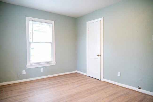 Building Photo - 505 Sikes St