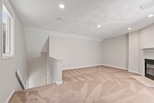 Building Photo - 20 Deer Path