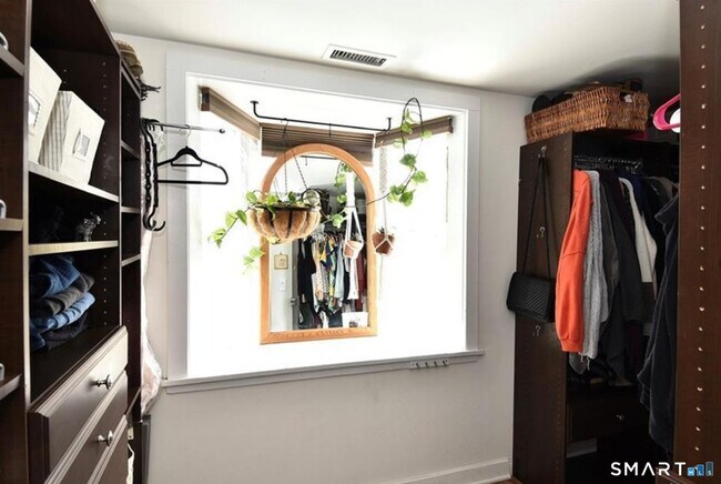 Building Photo - 285 East Ave