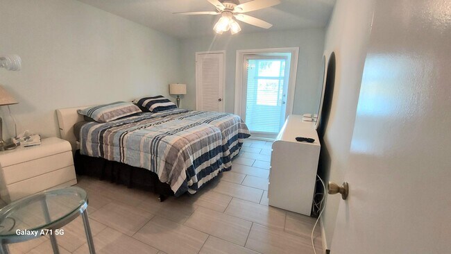 Building Photo - 2044 Yarmouth E