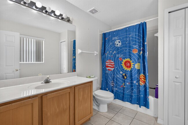 Building Photo - 515 Corvina Dr