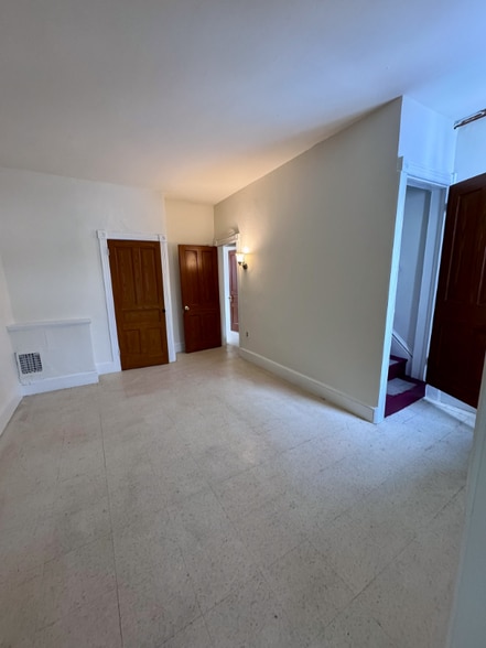 Building Photo - 229 S Nicholas St