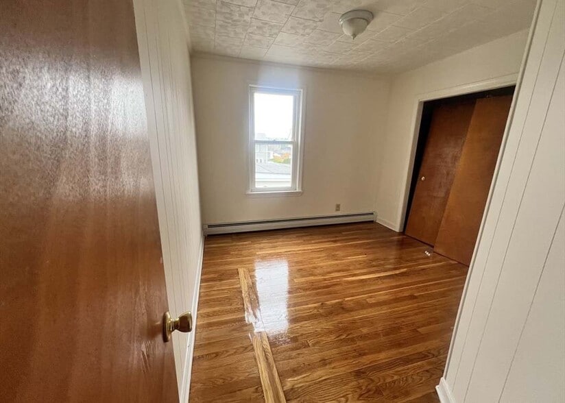 Building Photo - 212 Brightman St