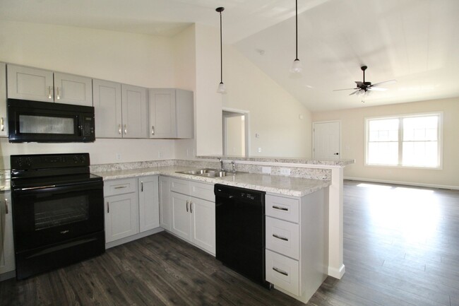 Building Photo - Newer Home for Rent in Brentwood Subdivision!