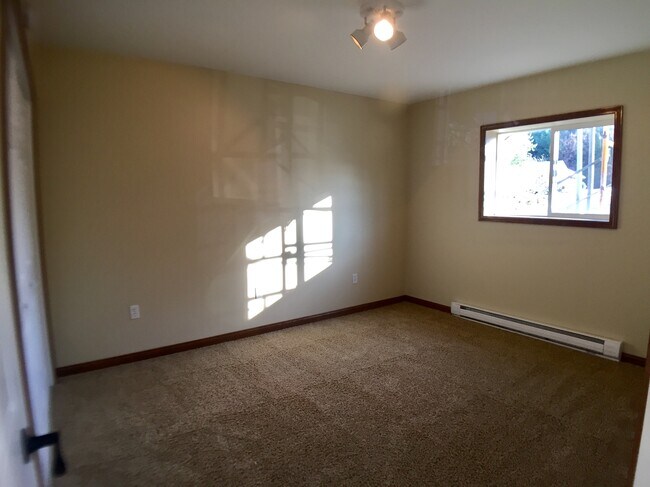 Downstairs Bedroom 4 - 1402 Altamont St