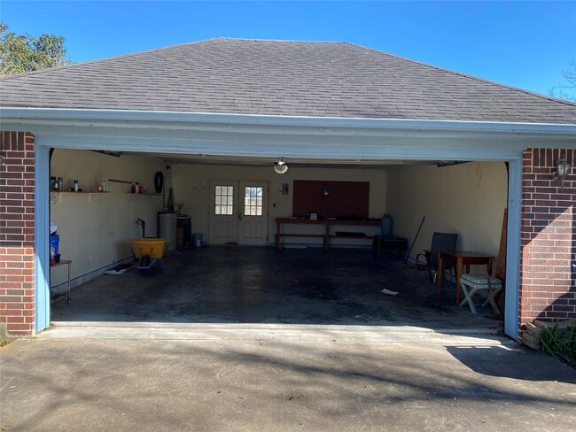 Building Photo - 301 Jansen Dr