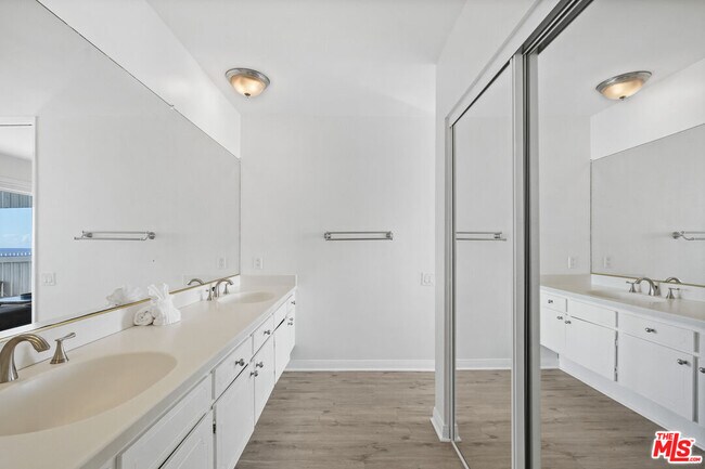 Building Photo - 18103 W Coastline Dr