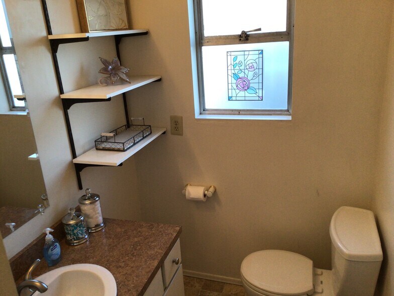 Upstairs primary bath - 4008 37th Ave SW