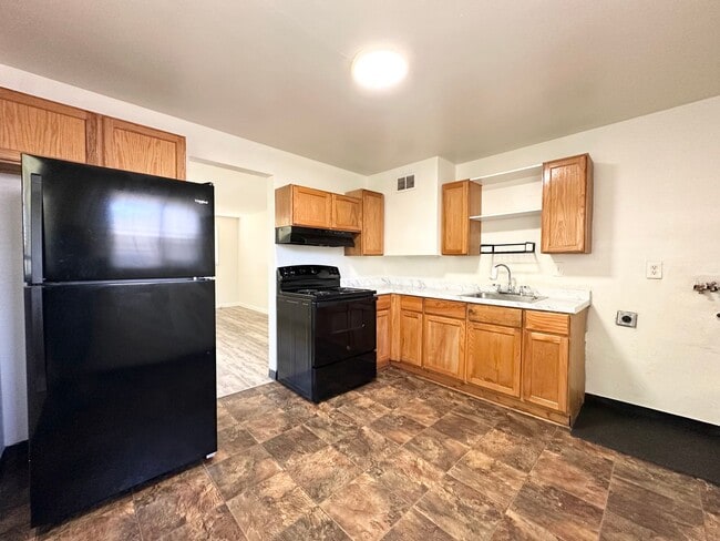 Building Photo - 3 bed 1 bath duplex near RiNo and City Par...