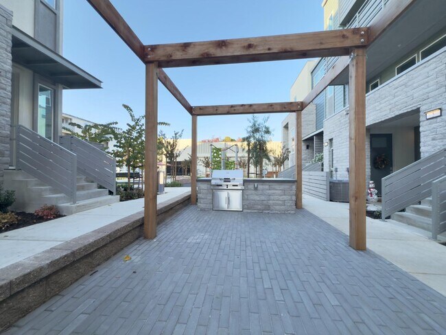 Building Photo - 1303 Besra Ter