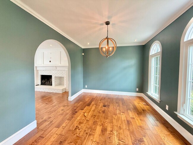 Building Photo - Luxurious 5BD, 4.5BA North Raleigh Home wi...