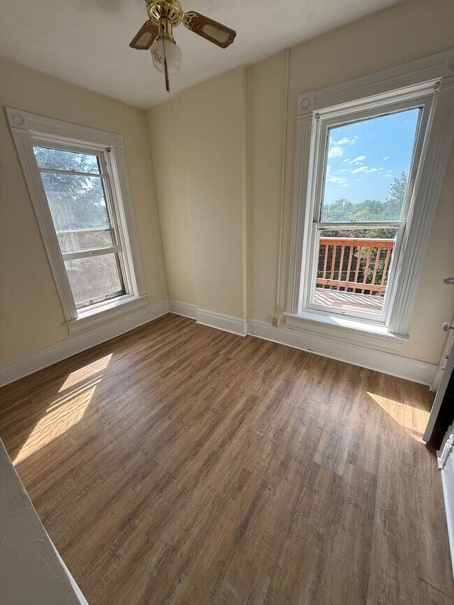 Building Photo - 618 N 40th St