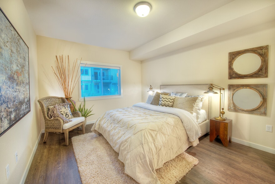 3x2 Ventura B Primary Bedroom - Four Seasons Central