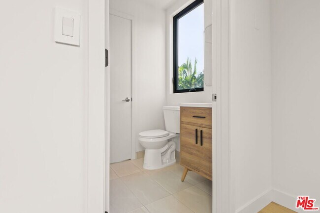 Building Photo - 2671 Benedict St