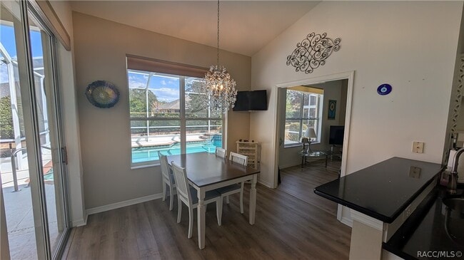 Building Photo - 174 W Romany Loop